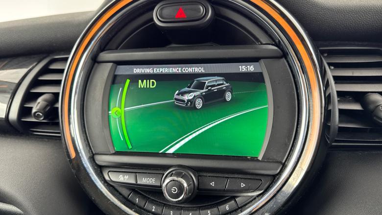 MINI Hatchback 1.5 Cooper II 5dr Auto [Chili Pack] Petrol Hatchback